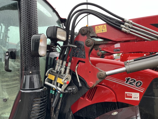 Case IH Luxxum 120 with LZR100 Loader euro headstock