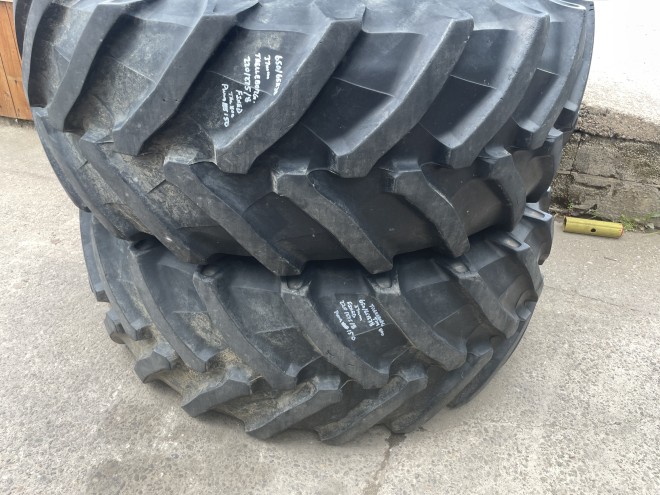 Set Wheels and Tyres for Puma 150 650/65R38 / 540/65R28
