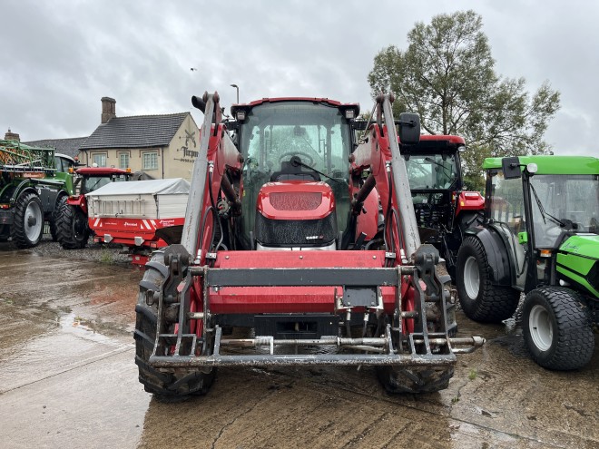 Case IH Luxxum 120 with LZR100 Loader euro headstock