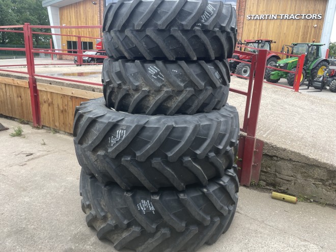 Set Wheels and Tyres for Puma 150 650/65R38 / 540/65R28