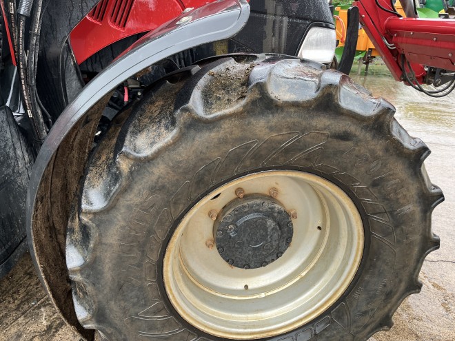 Case IH Luxxum 120 with LZR100 Loader euro headstock