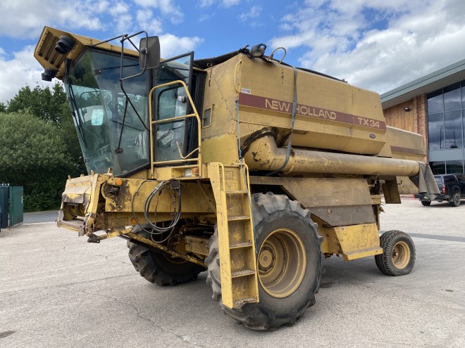 NewHollandTX 34 C/W 20' Header and trailer