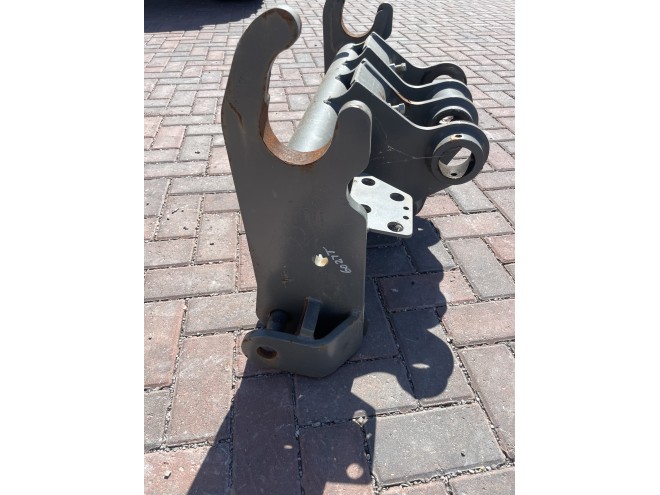 Weidemann / Kramer 6027 headstock to pick up Manitou