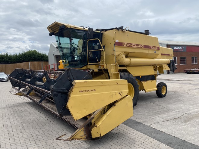 NewHollandTX 34 C/W 20' Header and trailer