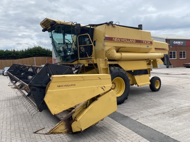 NewHollandTX 34 C/W 20' Header and trailer