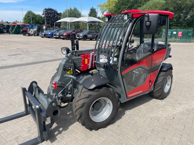 Weidemann 4512 T Premium with Euro headstock pallet tines