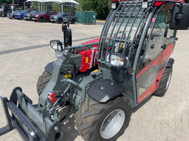 Weidemann 4512 T Premium with Euro headstock pallet tines