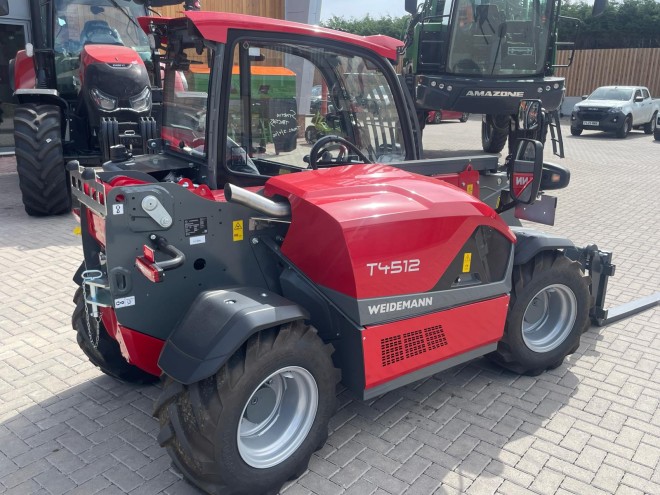 Weidemann 4512 T Premium with Euro headstock pallet tines