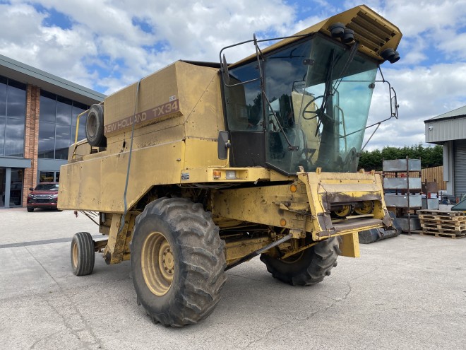 NewHollandTX 34 C/W 20' Header and trailer