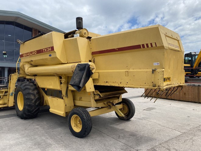 NewHollandTX 34 C/W 20' Header and trailer