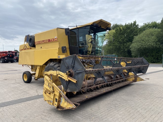 NewHollandTX 34 C/W 20' Header and trailer