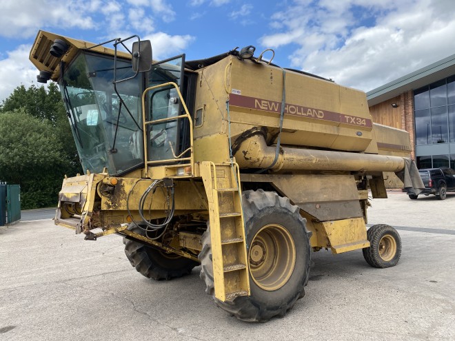 NewHollandTX 34 C/W 20' Header and trailer