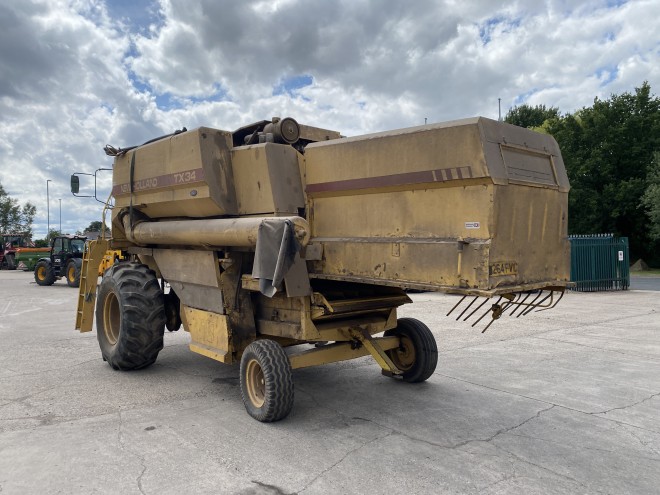 NewHollandTX 34 C/W 20' Header and trailer