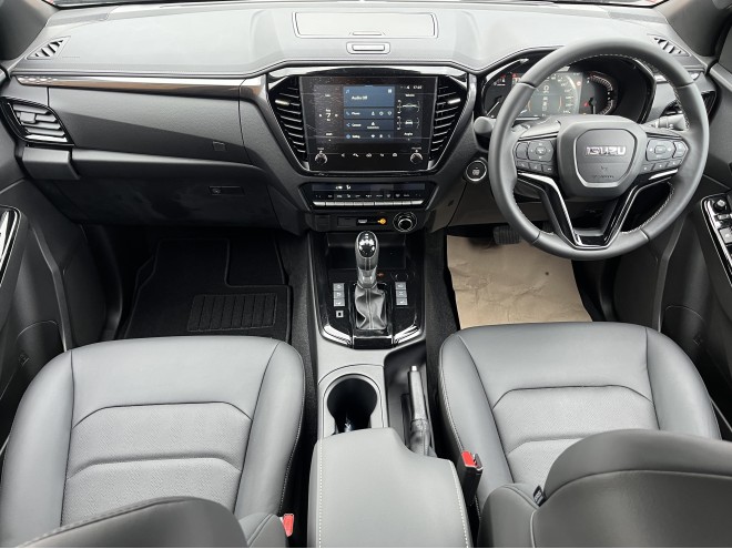 Isuzu D-Max V-Cross Auto Spinel Red