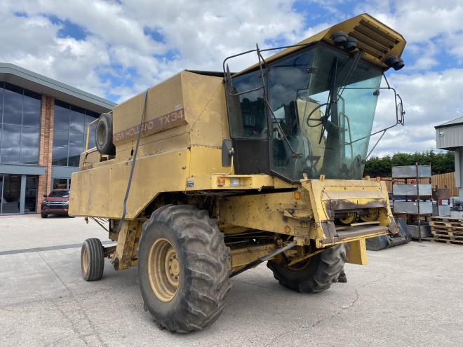 NewHollandTX 34 C/W 20' Header and trailer