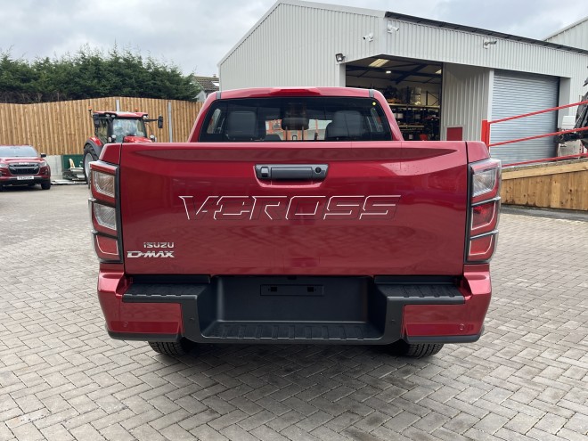 Isuzu D-Max V-Cross Auto Spinel Red