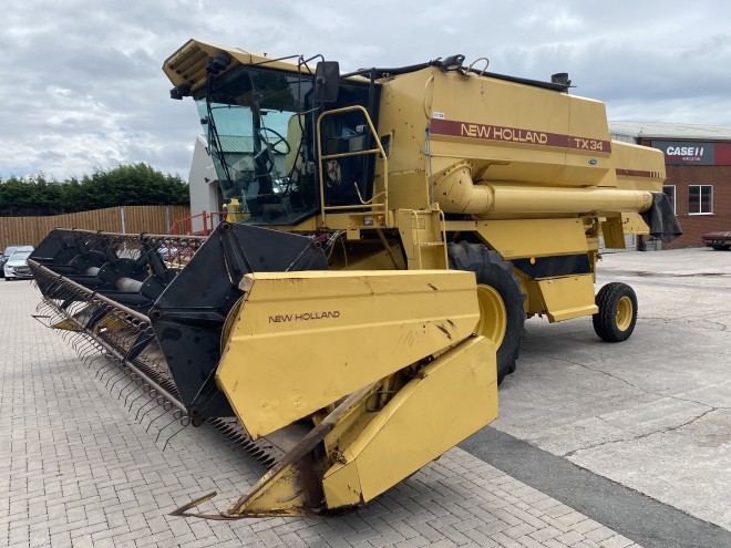 NewHollandTX 34 C/W 20' Header and trailer