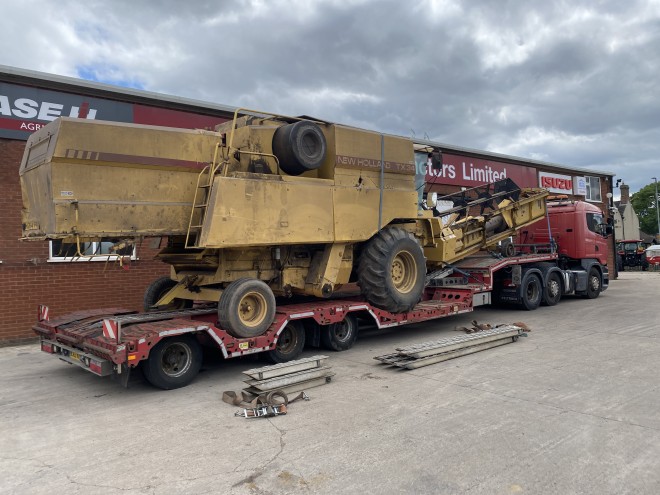 NewHollandTX 34 C/W 20' Header and trailer
