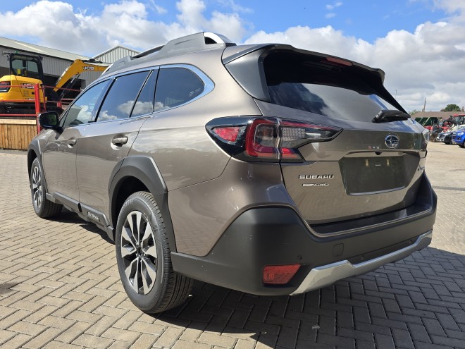 Subaru Outback 2.5i-T ES Touring Brilliant Bronze