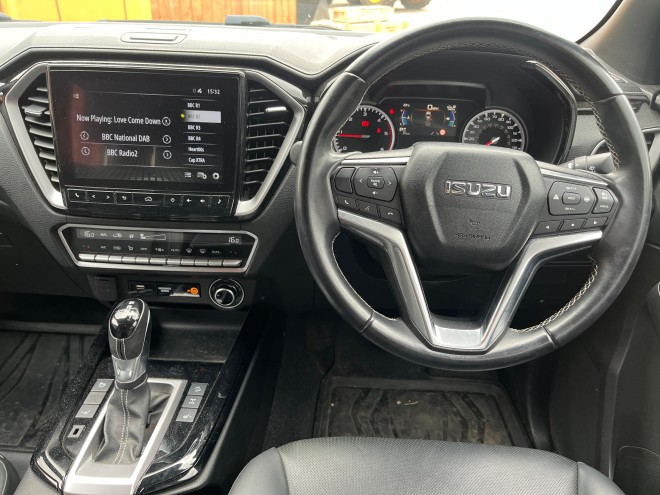 Isuzu D-Max V-Cross Auto Obsidian Grey