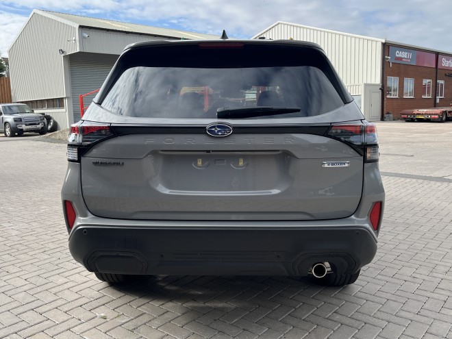 Subaru Forester 2.0i-S EU Touring Black FT River Rock Pearl