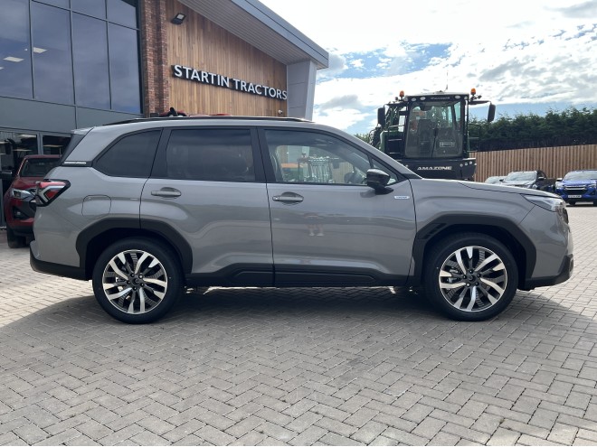Subaru Forester 2.0i-S EU Touring Black FT River Rock Pearl