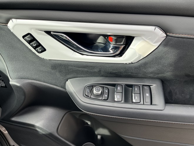 Subaru Forester 2.0i-S EU Touring Black FT River Rock Pearl