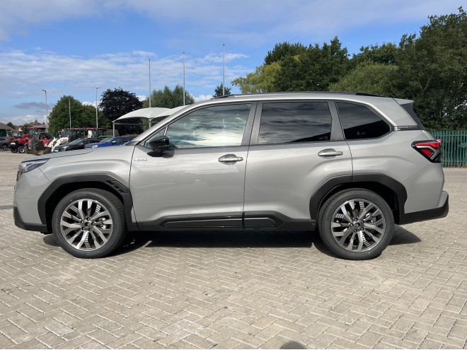 Subaru Forester 2.0i-S EU Touring Black FT River Rock Pearl