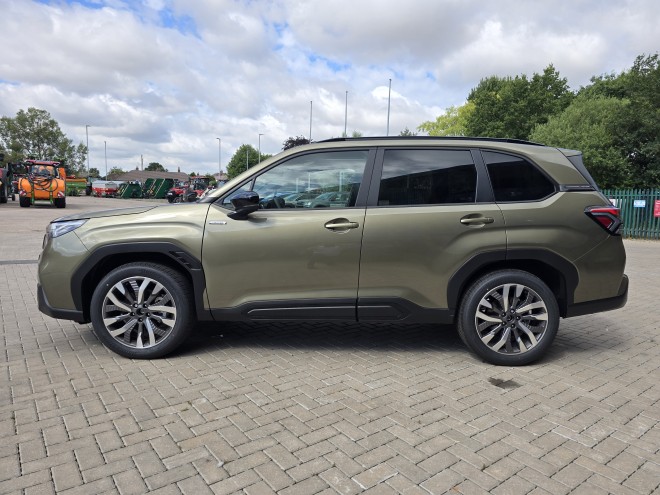 Subaru Forester 2.0i-S EU Touring Black FT Autumn Green Metallic
