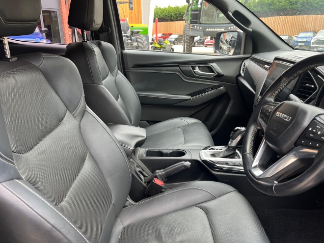 Isuzu D-Max V-Cross Auto Obsidian Grey