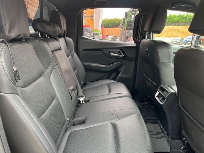 Isuzu D-Max V-Cross Auto Obsidian Grey
