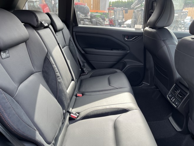 Subaru Forester 2.0i-S EU Touring Black FT River Rock Pearl
