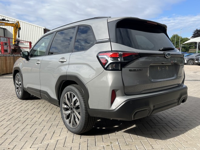 Subaru Forester 2.0i-S EU Touring Black FT River Rock Pearl
