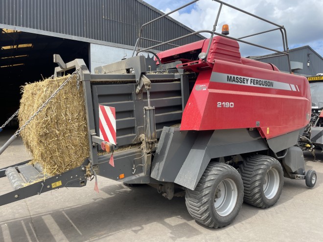 Massey Furguson 2190 120 x120 baler