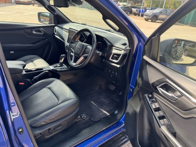 Isuzu D-max 1.9 V-Cross Double Cab 4x4 Auto Biarritz Blue