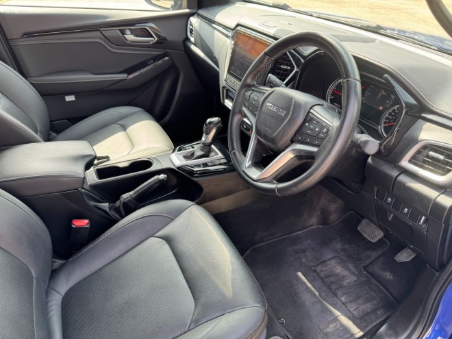 Isuzu D-max 1.9 V-Cross Double Cab 4x4 Auto Biarritz Blue
