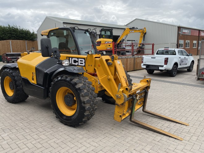 JCB 536-60 Agri Super C/W Q Fit headstock with Pallet tines