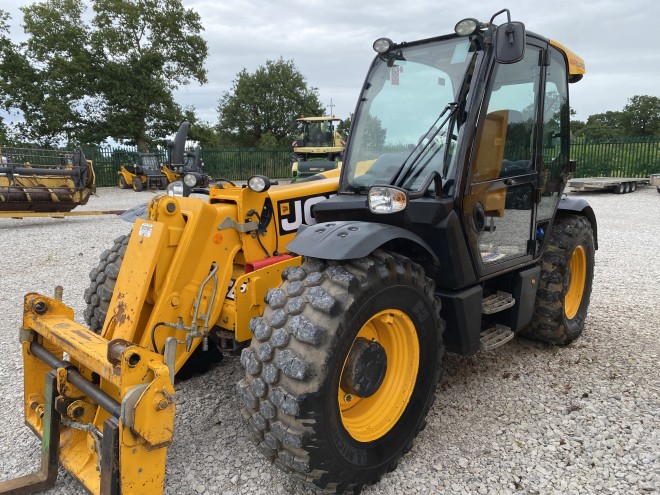 JCB 536-60 Agri Super C/W Q Fit headstock with Pallet tines