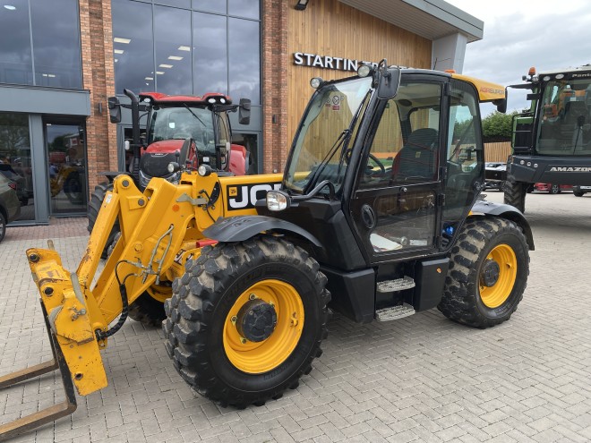 JCB 536-60 Agri Super C/W Q Fit headstock with Pallet tines