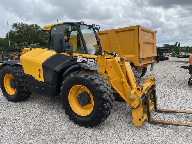 JCB 536-60 Agri Super C/W Q Fit headstock with Pallet tines