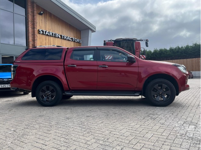 Isuzu D-Max V-Cross Spinel Red