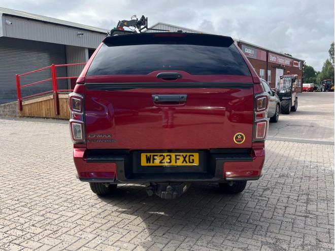 Isuzu D-Max V-Cross Spinel Red