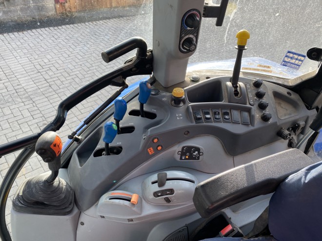 New Holland T5.105 Hi-lo Power shuttle