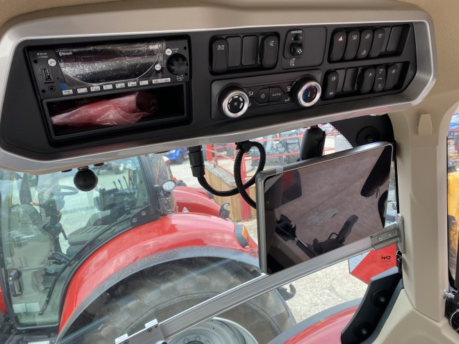 Case IH Puma 220 AFS Connect Powerdrive full powershift C/w Front Linkage Pro 1200 Screen