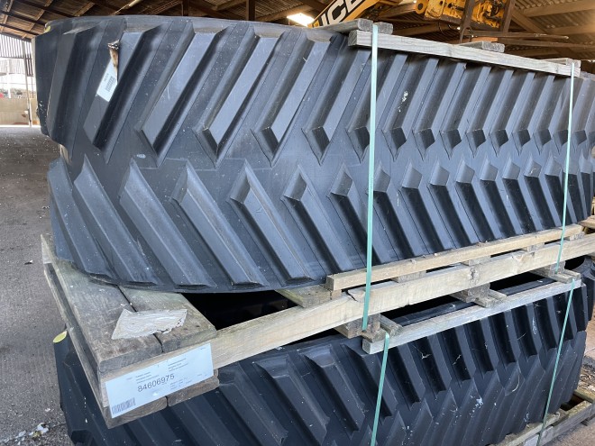 Case Quadtrac 30inch Camso AG  6500 Track New 84606975