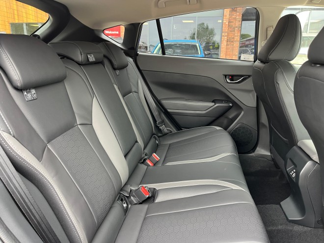Subaru Crosstrek Touring 2.0 e-Boxer AT AWD YH Crystal Black Silica