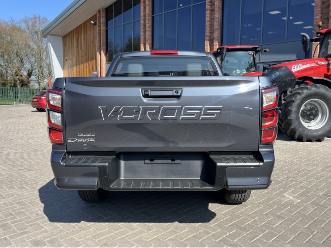 Isuzu D-Max V-Cross Auto Obsidian Grey