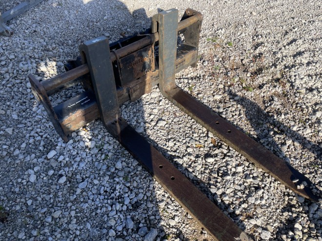 Weidemann 7042 Merlo Headstock with Pallet tines