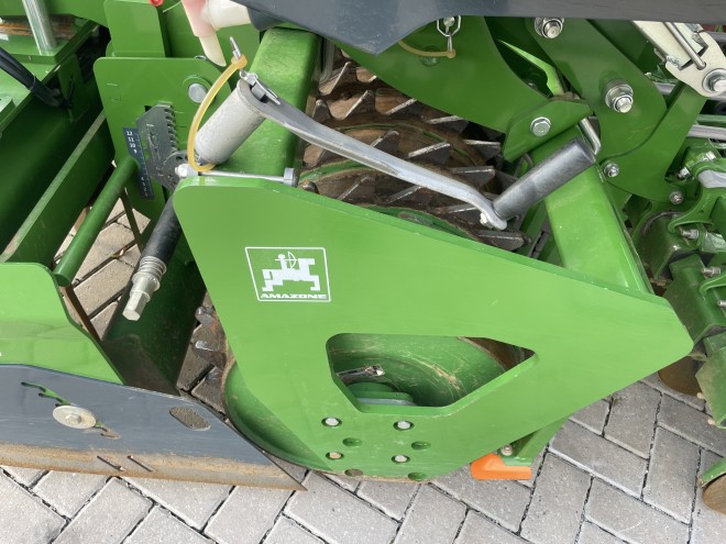 Amazone 3M Combination Drill, Centaya 3000 Super 3m drill Isobus paired with KG3001 special  3m Power Harrow