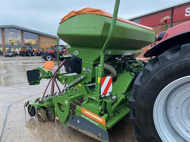 Amazone 3M Combination Drill, Centaya 3000 Super 3m drill Isobus paired with KG3001 special  3m Power Harrow